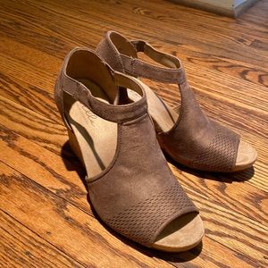 Abella Micro-suede wedge heels, taupe
